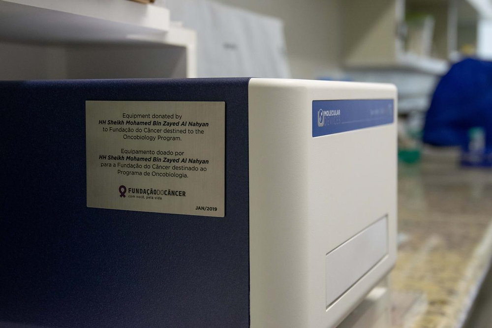 Emirados Árabes Unidos doam equipamento para Programa de Oncobiologia